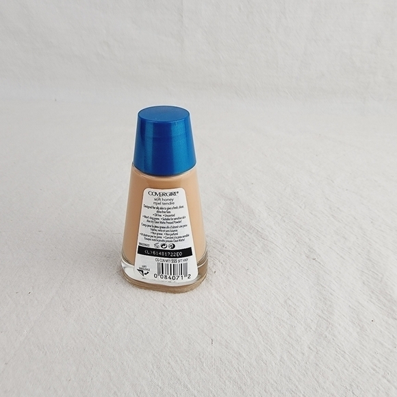 3 FOR $10 MIX OR MATCH 🔥COVERGIRL Clean Matte Liquid Foundation S - Picture 6 of 7